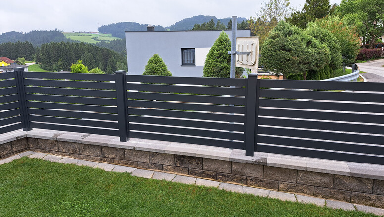 Aluminium Sichtschutz aus dem 2025 in 4280 Königswiesen Österreich von Zaunteam Unteres-Mühlviertel.