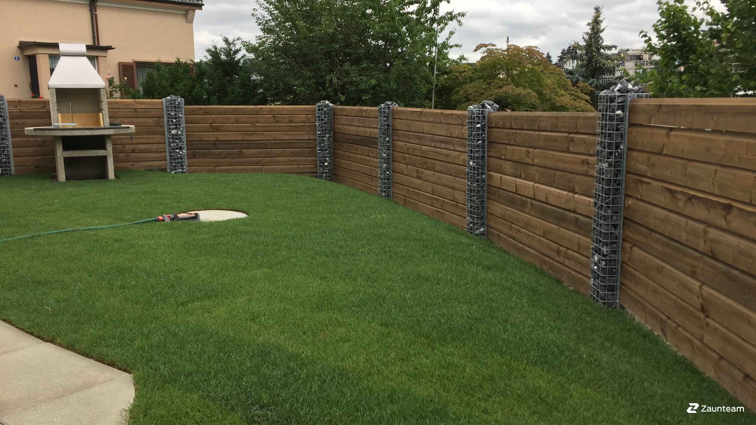 Steinsäulen als Deko und Sichtschutz von Zaunteam