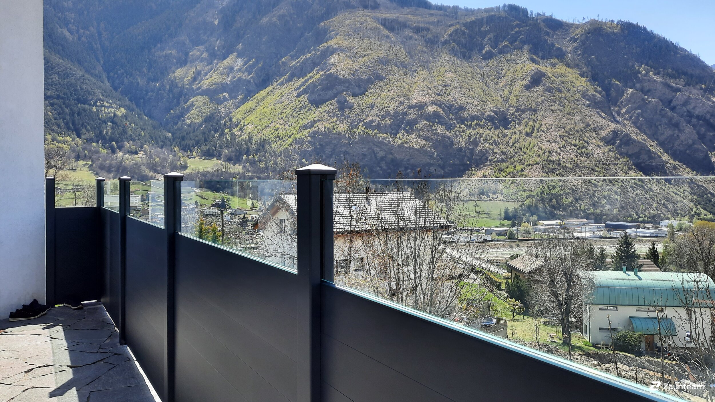 Aluminium Sichtschutz aus dem 2021 in 3931 Lalden Schweiz von Zaunteam Wallis / Swissclôture Valais.