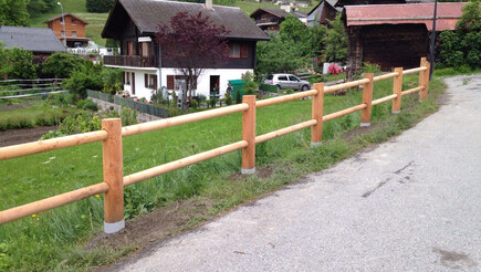 Holzzäune aus dem 2016 in 3953 Inden Schweiz von Zaunteam Wallis / Swissclôture Valais.