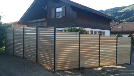 Holz Sichtschutz aus dem 2019 in 87534 Oberstaufen Deutschland von Zaunteam Allgäu.