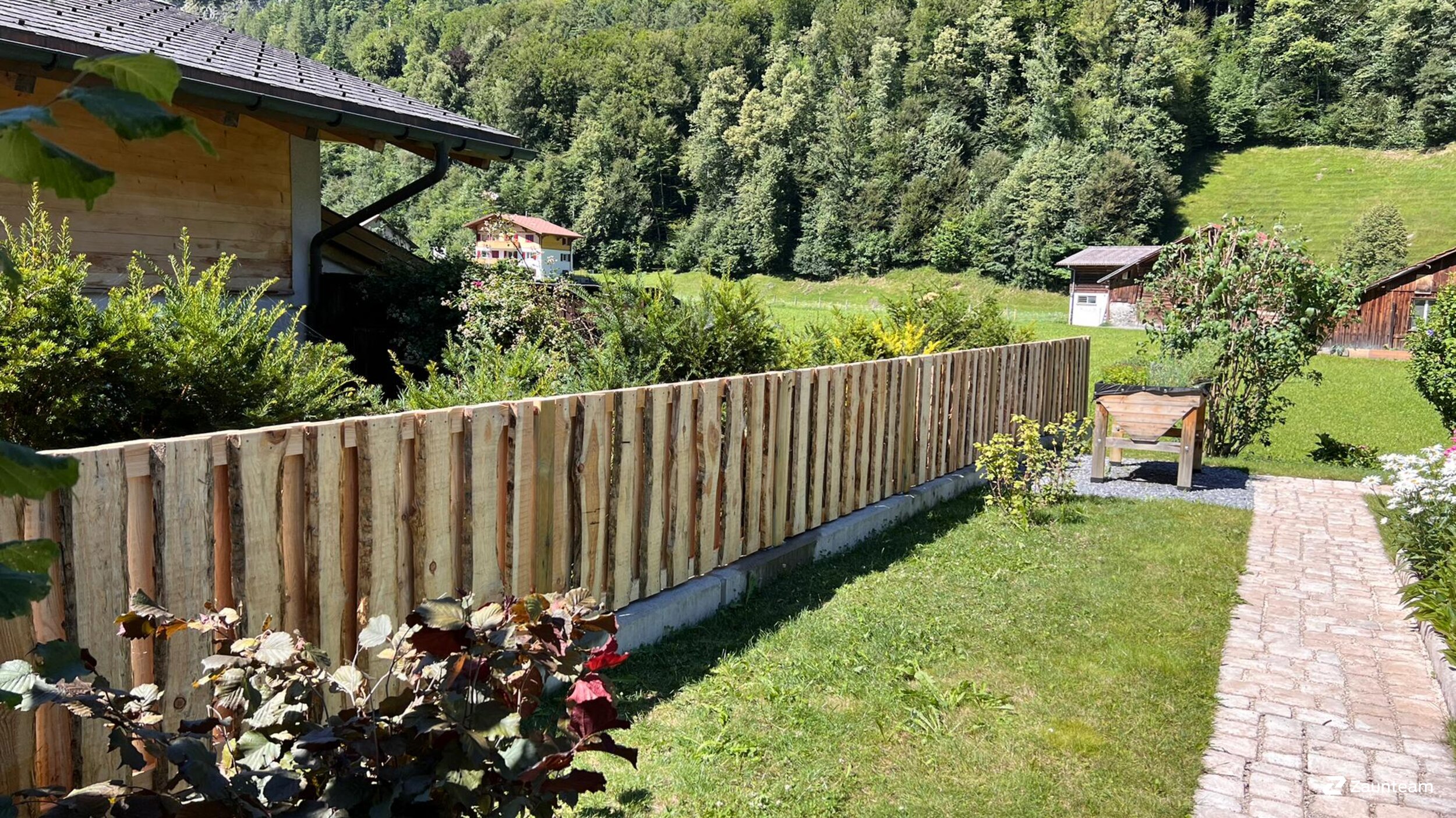 Holz Sichtschutz aus dem 2022 in 3860 Meiringen Schweiz von Zaunteam Berner Oberland.