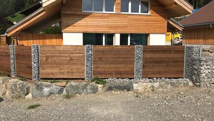 Holz Sichtschutz aus dem 2019 in 3705 Faulensee Schweiz von Zaunteam Daniel Frutiger AG.